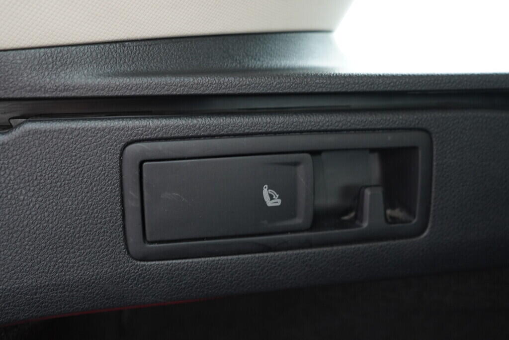 OV190V07811_40.webp_PASSAT VARIANT COMFORTLINE 1.6 TDI 88 kW manuál, DPH