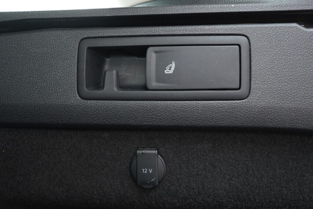 OV190V07811_41.webp_PASSAT VARIANT COMFORTLINE 1.6 TDI 88 kW manuál, DPH
