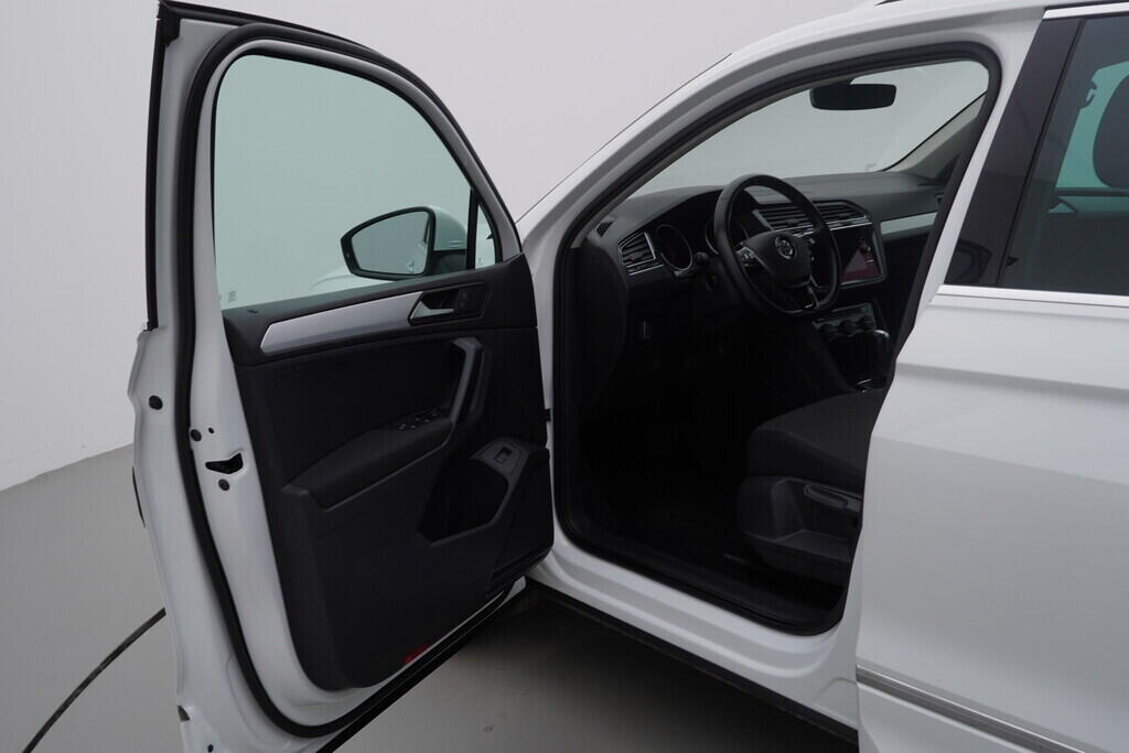OV190V07816_18.webp_TIGUAN R-Line 2.0 TSI 140 kW automat, DPH