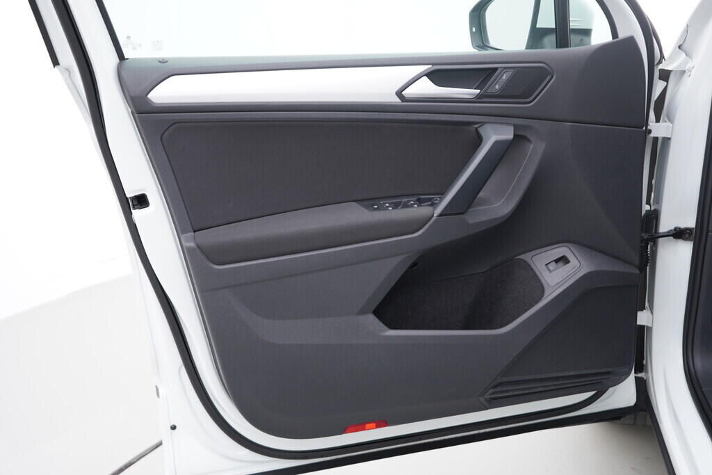 OV190V07816_19.webp_TIGUAN R-Line 2.0 TSI 140 kW automat, DPH