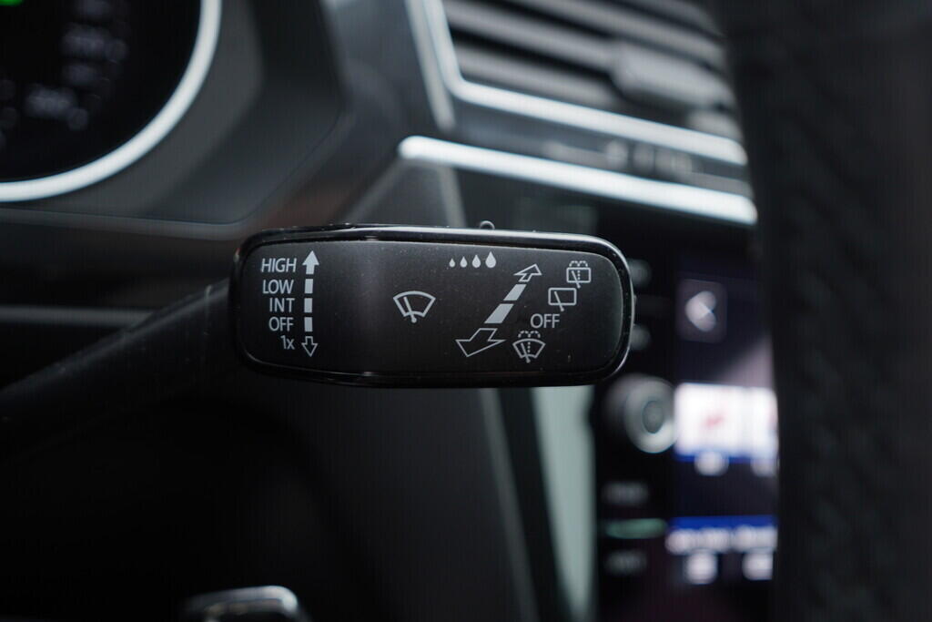 OV190V07816_26.webp_TIGUAN R-Line 2.0 TSI 140 kW automat, DPH