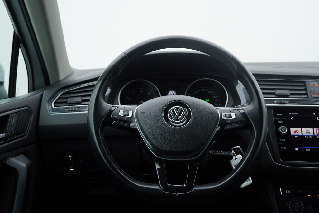 OV190V07816_27.webp_TIGUAN R-Line 2.0 TSI 140 kW automat, DPH