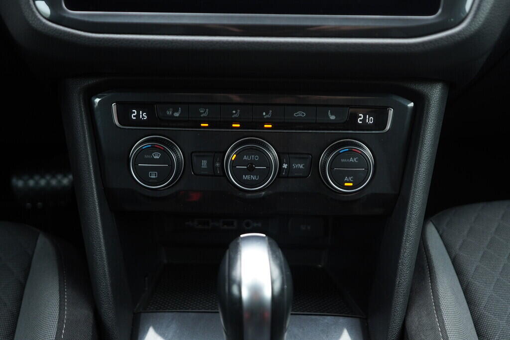 OV190V07816_33.webp_TIGUAN R-Line 2.0 TSI 140 kW automat, DPH