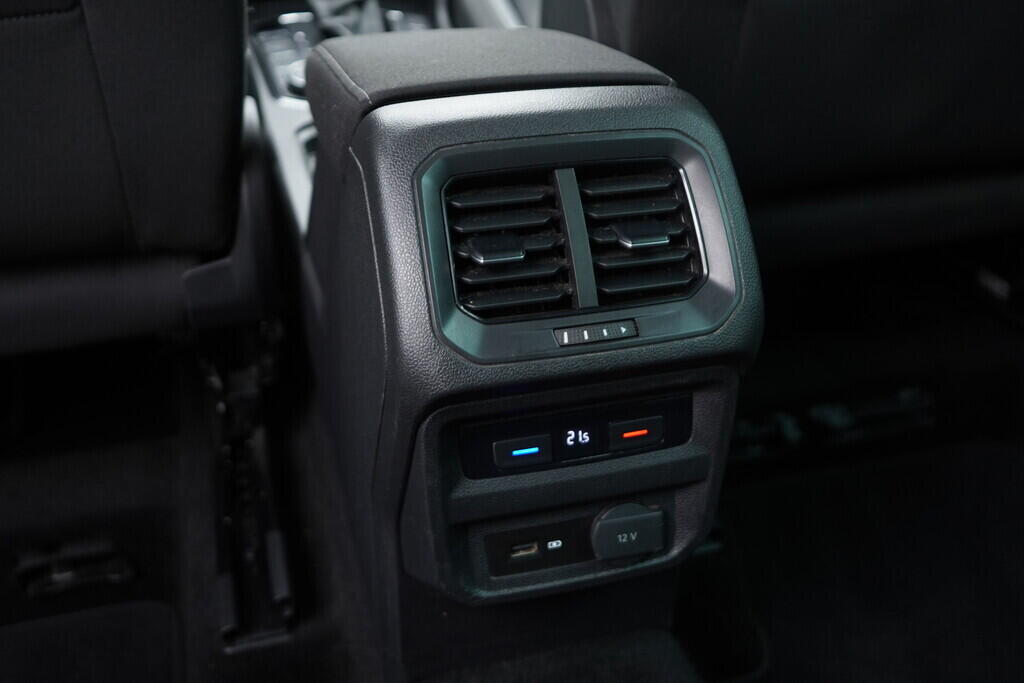 OV190V07816_35.webp_TIGUAN R-Line 2.0 TSI 140 kW automat, DPH
