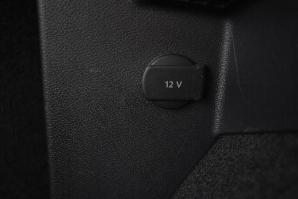 OV190V07816_37.webp_TIGUAN R-Line 2.0 TSI 140 kW automat, DPH