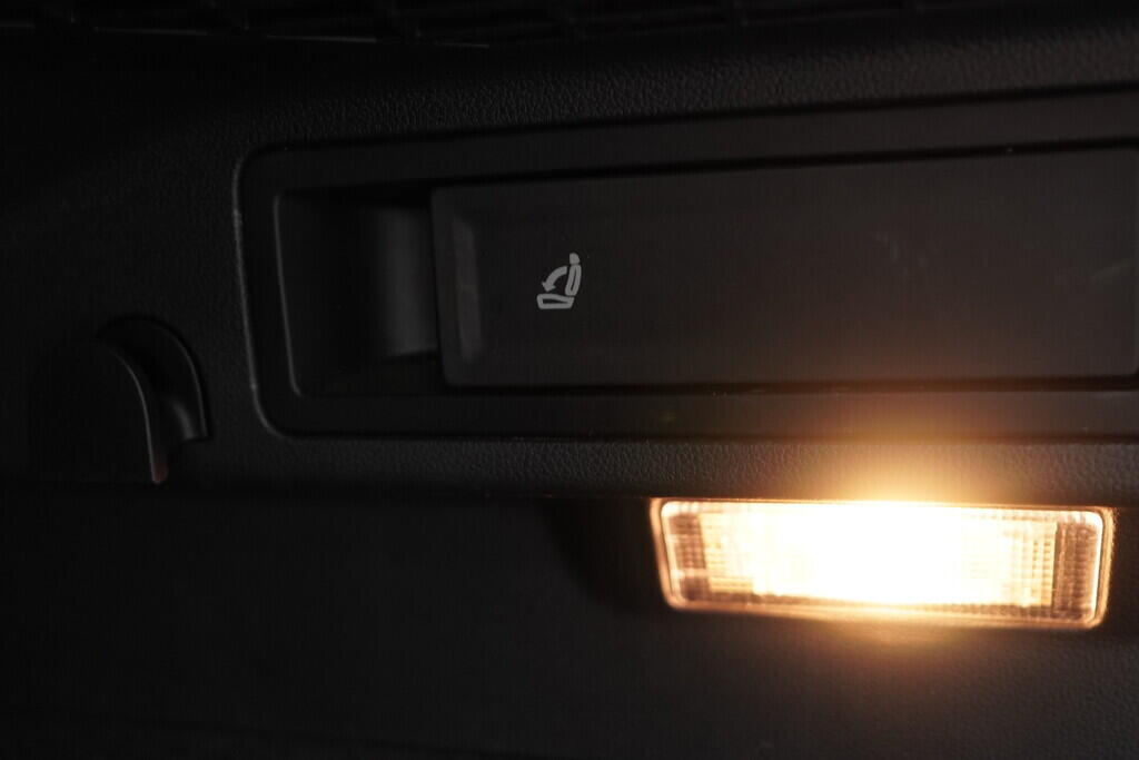 OV190V07816_39.webp_TIGUAN R-Line 2.0 TSI 140 kW automat, DPH