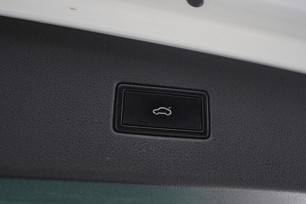 OV190V07816_41.webp_TIGUAN R-Line 2.0 TSI 140 kW automat, DPH