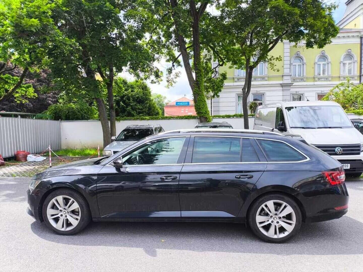 OV190V07828_12.webp_SUPERB Style 2.0 TSI 206 kW automat
