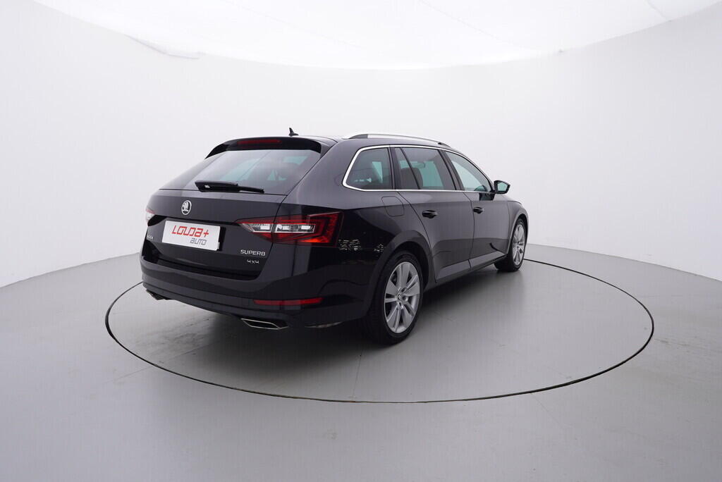 OV190V07828_14.webp_SUPERB Style 2.0 TSI 206 kW automat