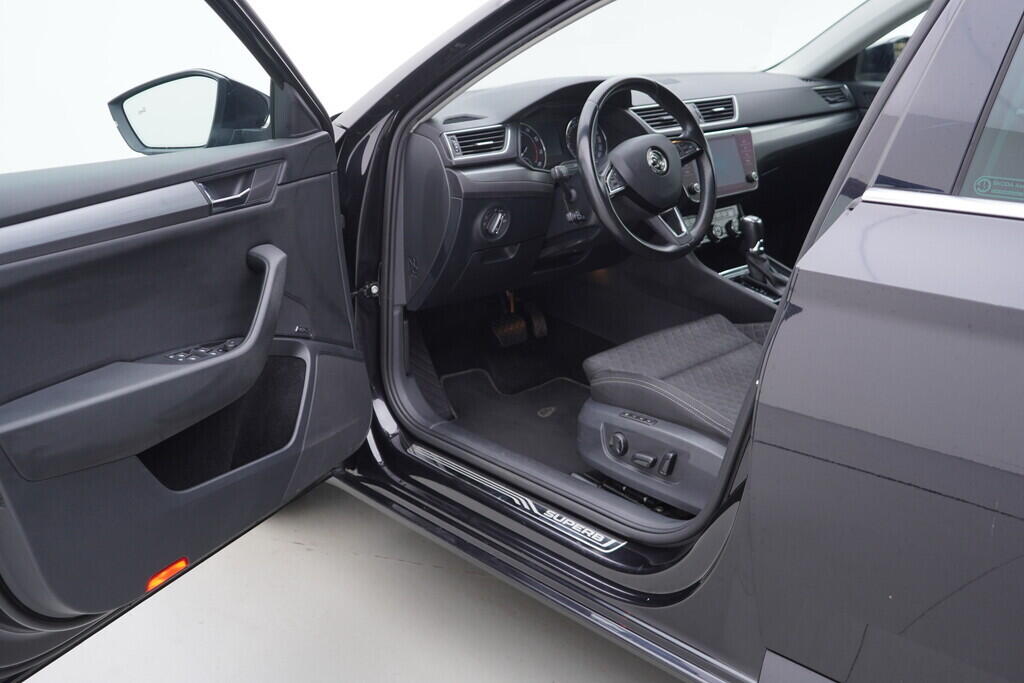 OV190V07828_18.webp_SUPERB Style 2.0 TSI 206 kW automat