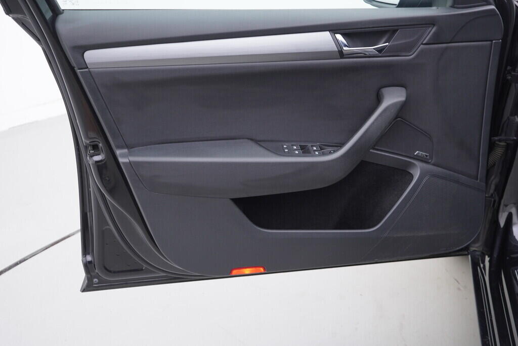 OV190V07828_19.webp_SUPERB Style 2.0 TSI 206 kW automat