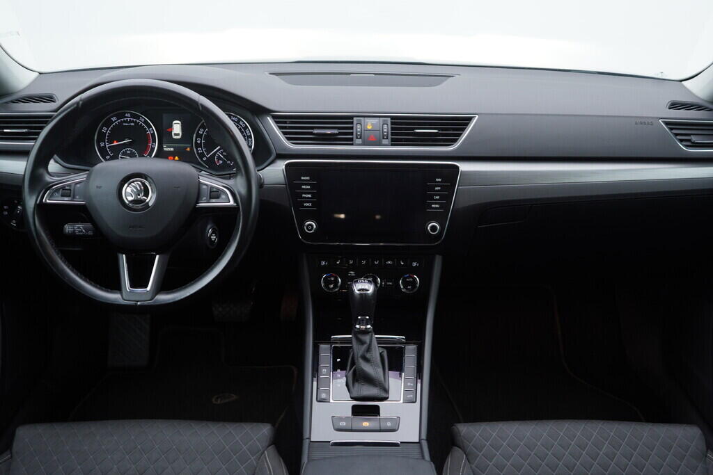 OV190V07828_28.webp_SUPERB Style 2.0 TSI 206 kW automat