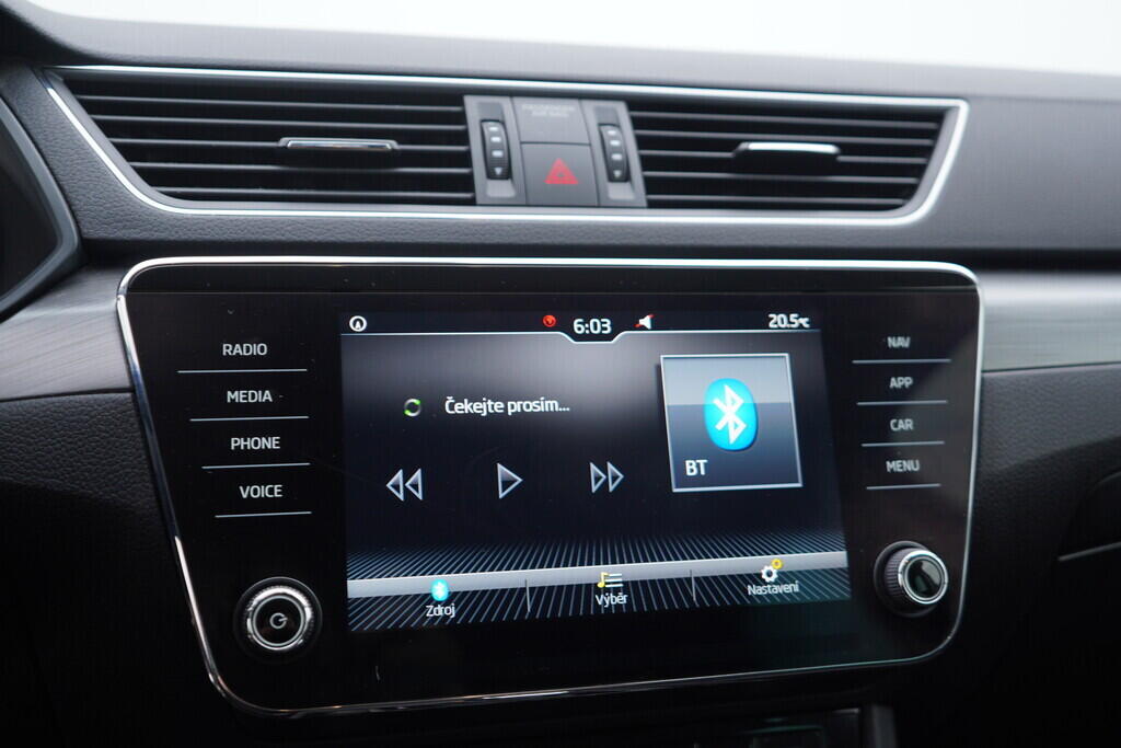 OV190V07828_32.webp_SUPERB Style 2.0 TSI 206 kW automat