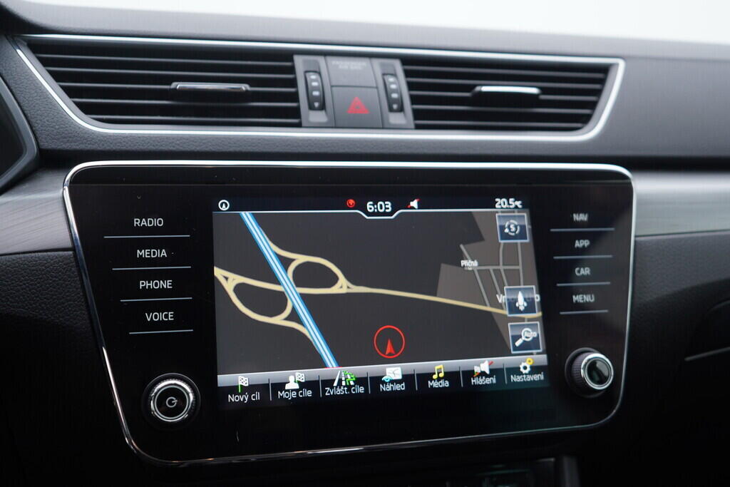 OV190V07828_33.webp_SUPERB Style 2.0 TSI 206 kW automat