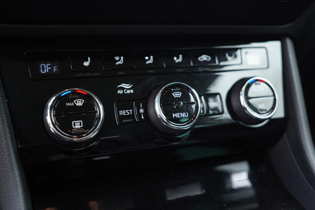 OV190V07828_34.webp_SUPERB Style 2.0 TSI 206 kW automat