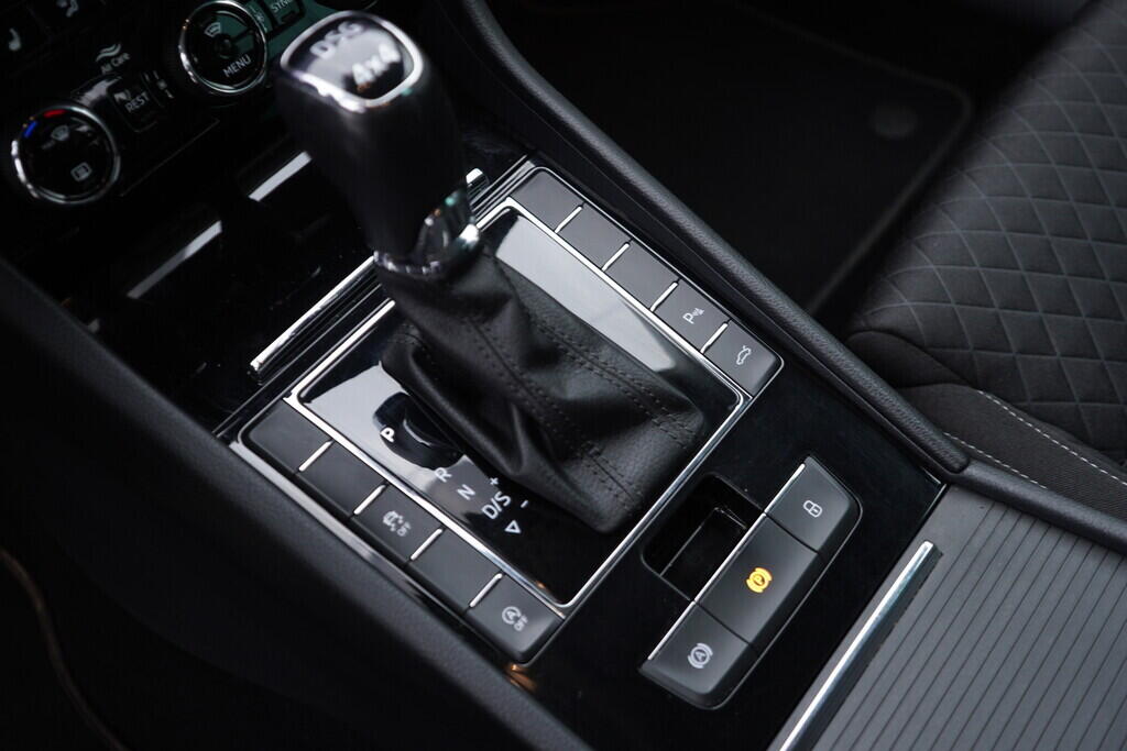OV190V07828_35.webp_SUPERB Style 2.0 TSI 206 kW automat
