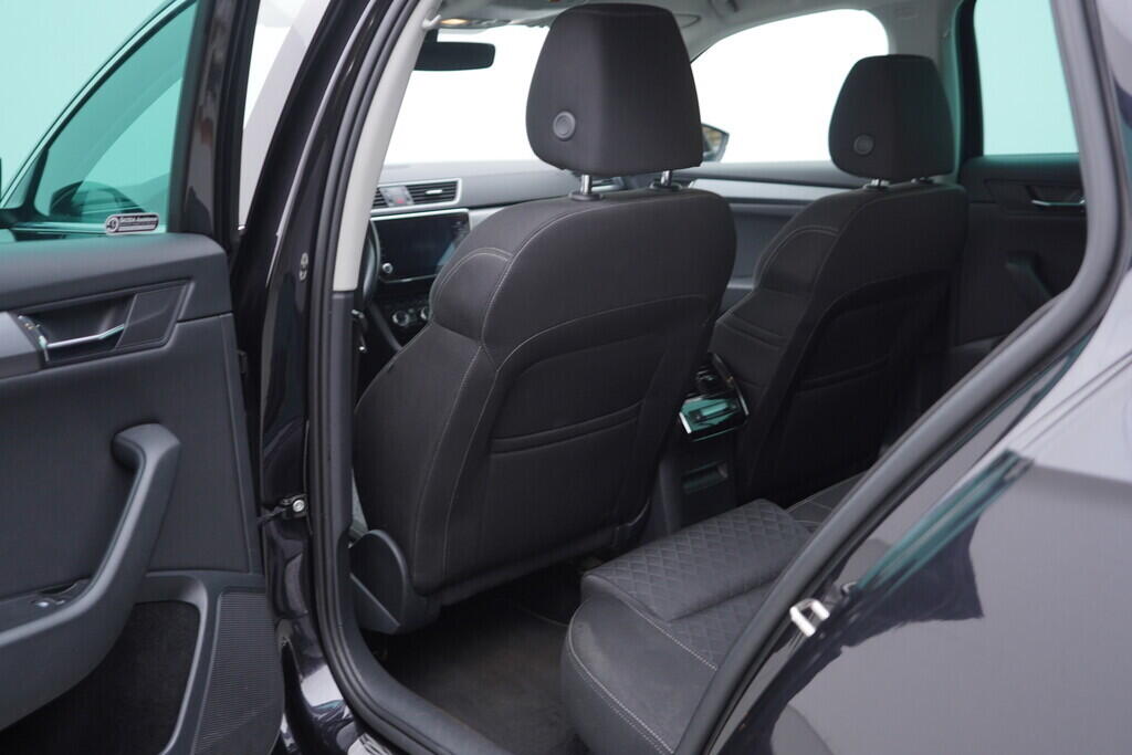 OV190V07828_36.webp_SUPERB Style 2.0 TSI 206 kW automat