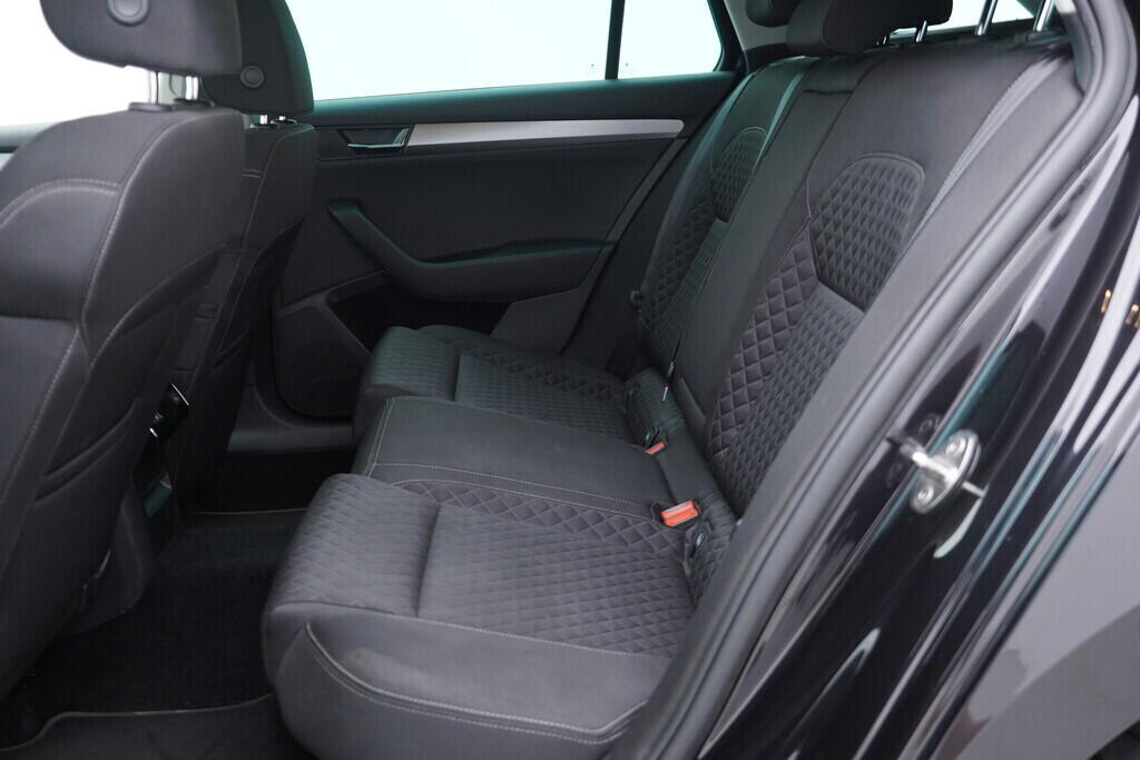 OV190V07828_38.webp_SUPERB Style 2.0 TSI 206 kW automat