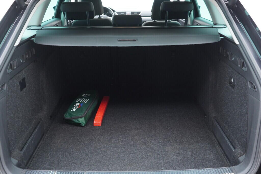 OV190V07828_40.webp_SUPERB Style 2.0 TSI 206 kW automat
