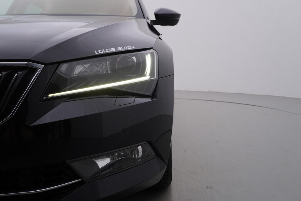 OV190V07828_46.webp_SUPERB Style 2.0 TSI 206 kW automat