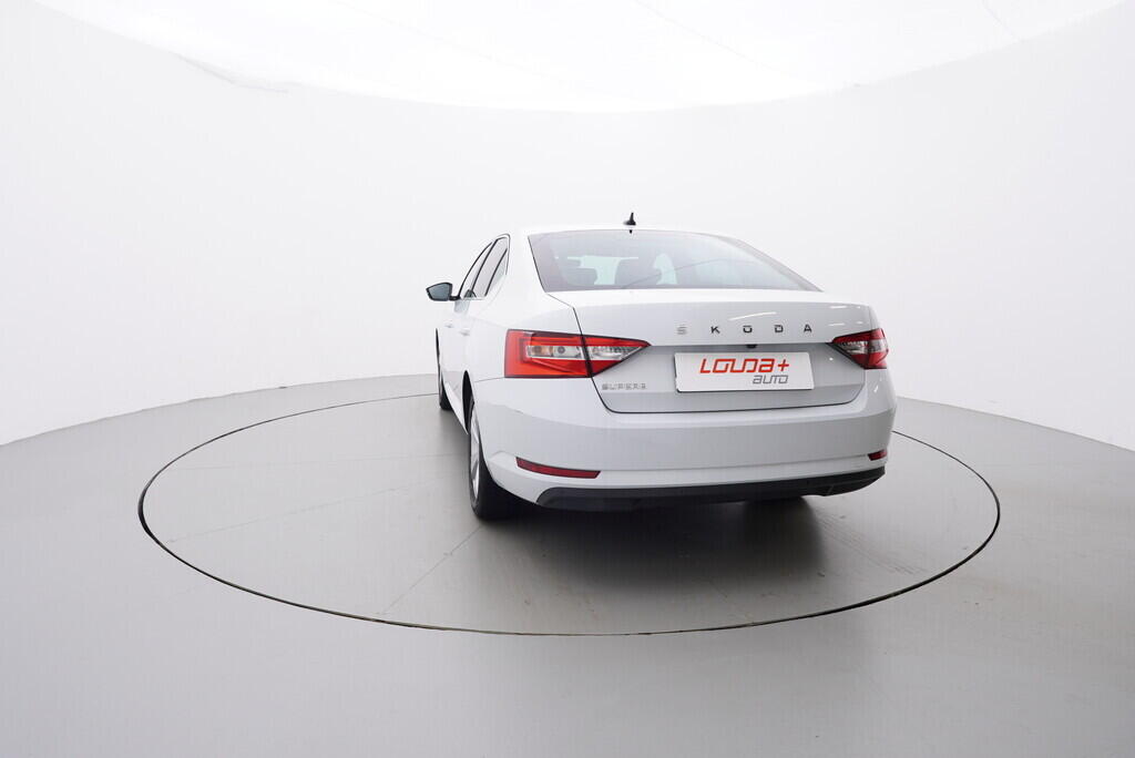 OV190V07834_13.webp_SUPERB Style Plus 2.0 TDI 110 kW manuál