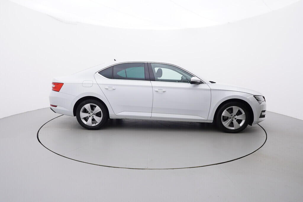 OV190V07834_15.webp_SUPERB Style Plus 2.0 TDI 110 kW manuál