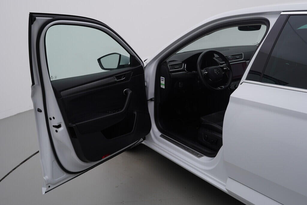 OV190V07834_18.webp_SUPERB Style Plus 2.0 TDI 110 kW manuál
