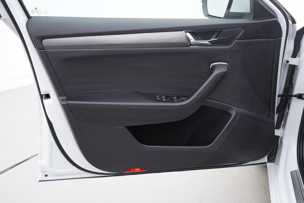 OV190V07834_19.webp_SUPERB Style Plus 2.0 TDI 110 kW manuál