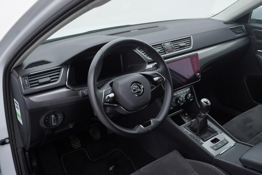 OV190V07834_21.webp_SUPERB Style Plus 2.0 TDI 110 kW manuál