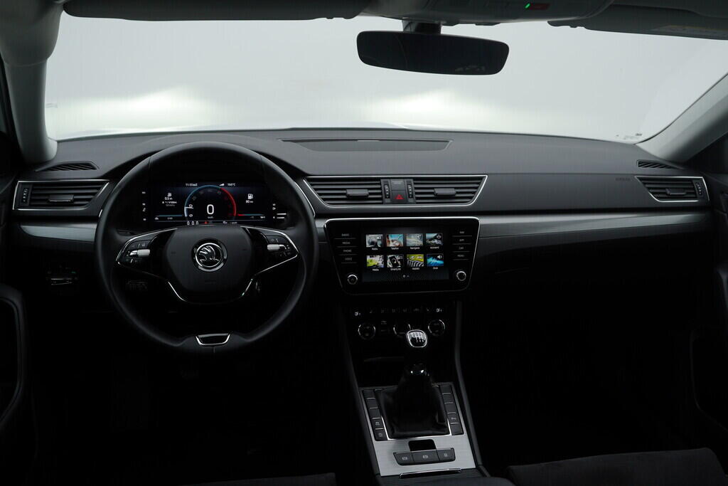 OV190V07834_28.webp_SUPERB Style Plus 2.0 TDI 110 kW manuál