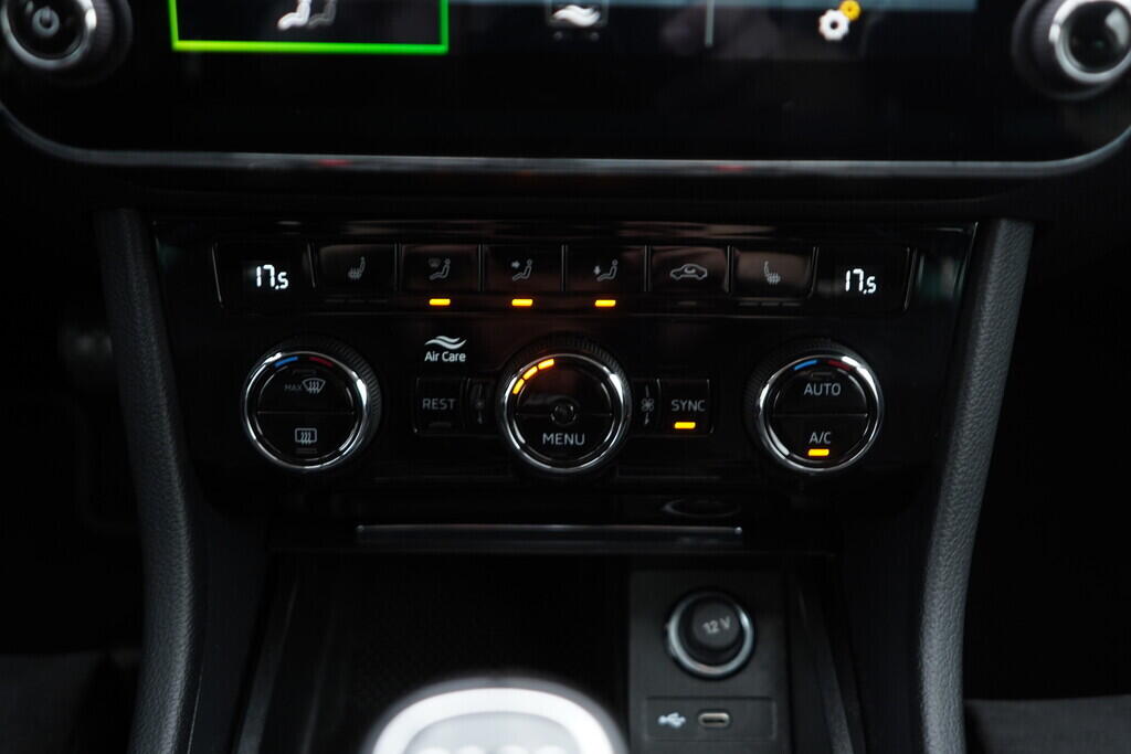 OV190V07834_36.webp_SUPERB Style Plus 2.0 TDI 110 kW manuál