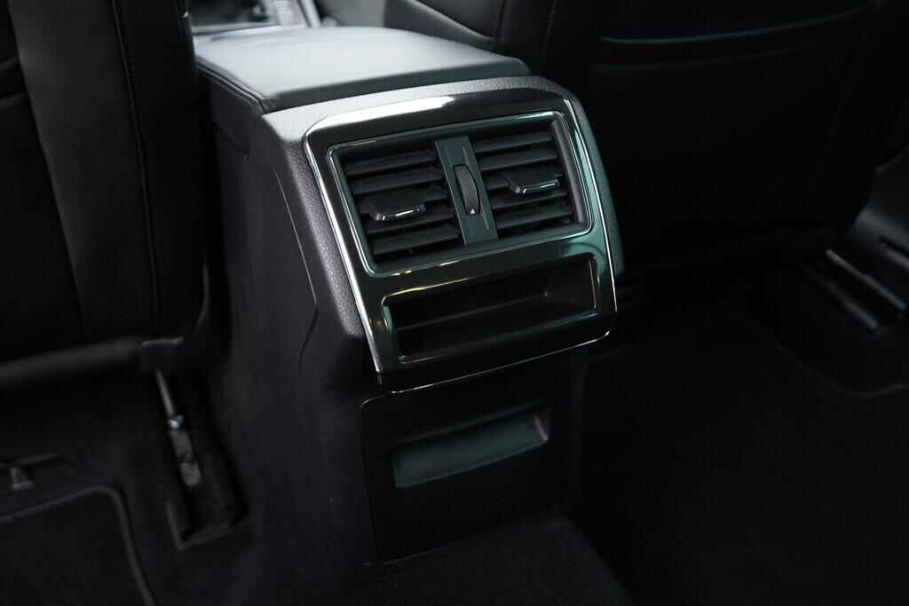 OV190V07834_38.webp_SUPERB Style Plus 2.0 TDI 110 kW manuál