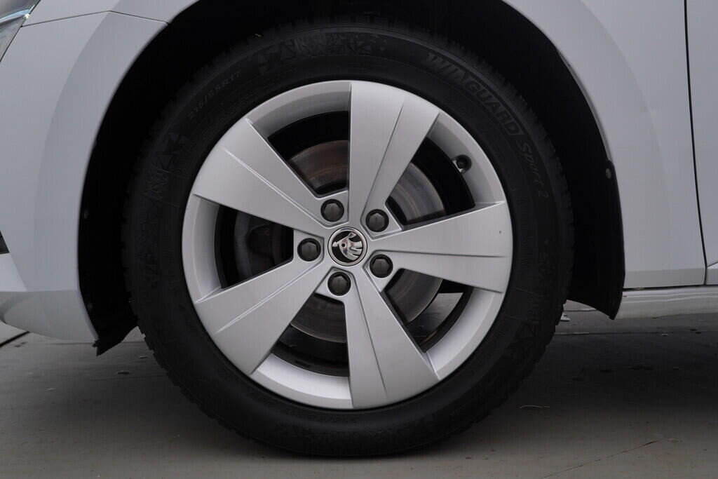 OV190V07834_44.webp_SUPERB Style Plus 2.0 TDI 110 kW manuál