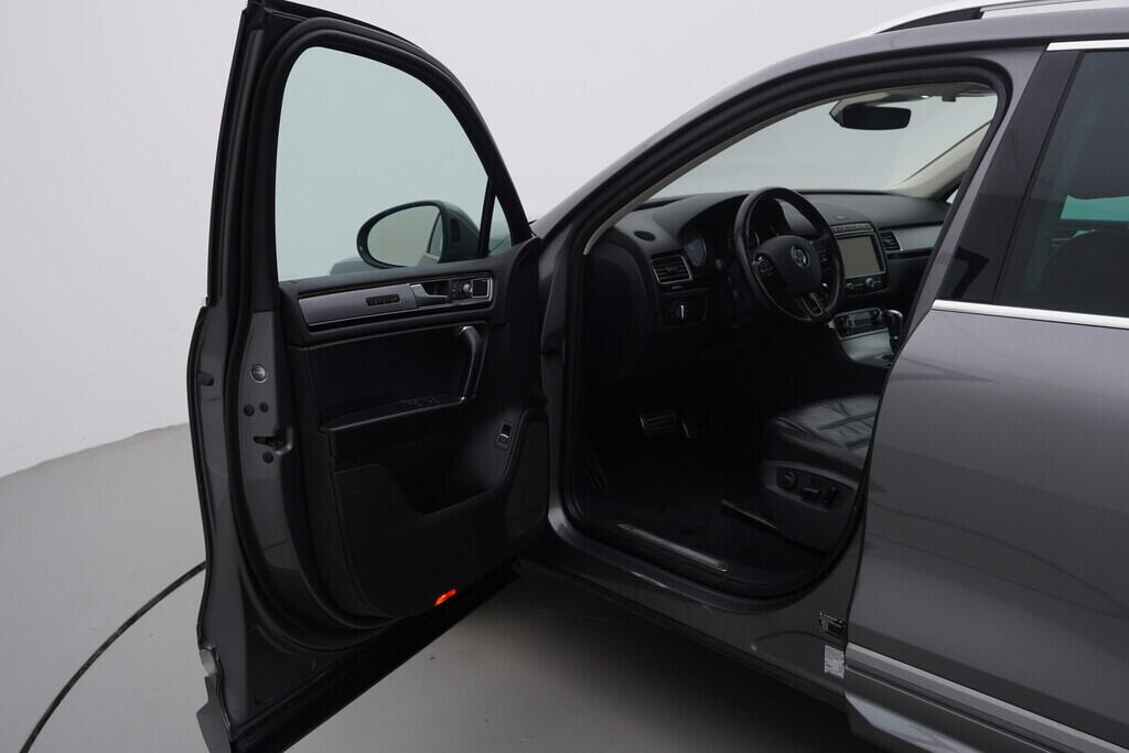 OV190V07845_18.webp_TOUAREG R-Line 3.0 TDI 193 kW automat, DPH