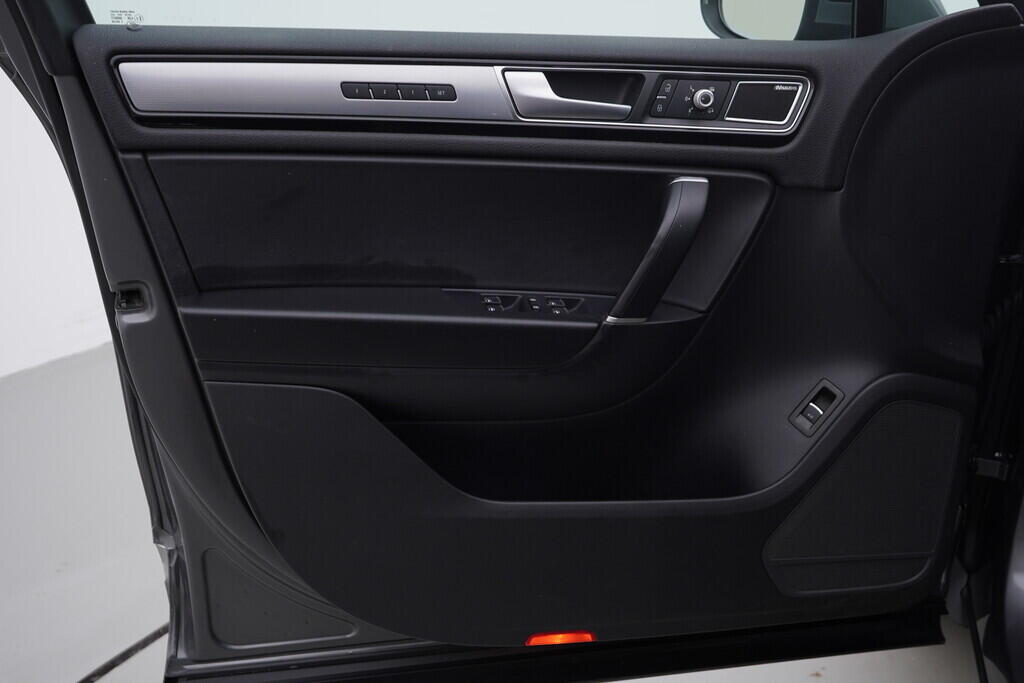 OV190V07845_19.webp_TOUAREG R-Line 3.0 TDI 193 kW automat, DPH
