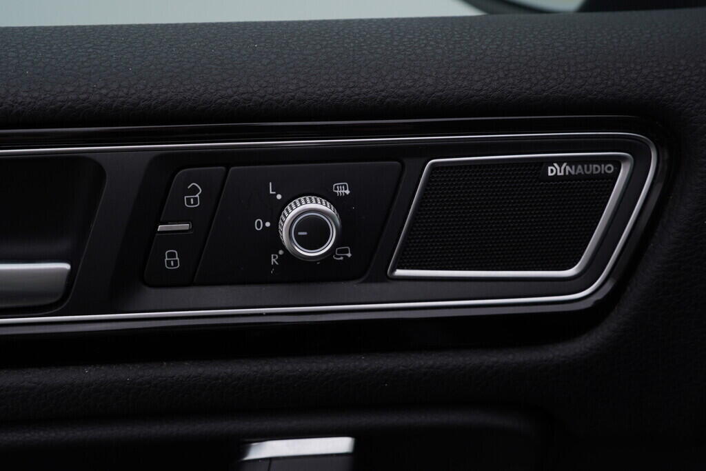 OV190V07845_21.webp_TOUAREG R-Line 3.0 TDI 193 kW automat, DPH