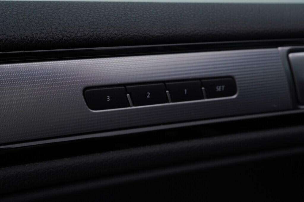 OV190V07845_22.webp_TOUAREG R-Line 3.0 TDI 193 kW automat, DPH