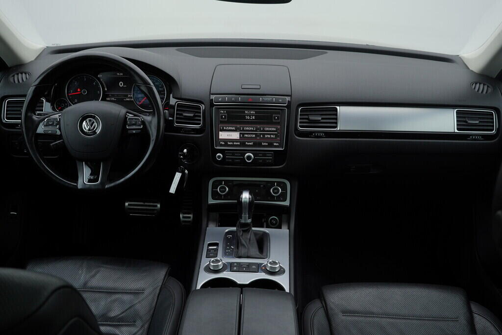 OV190V07845_31.webp_TOUAREG R-Line 3.0 TDI 193 kW automat, DPH