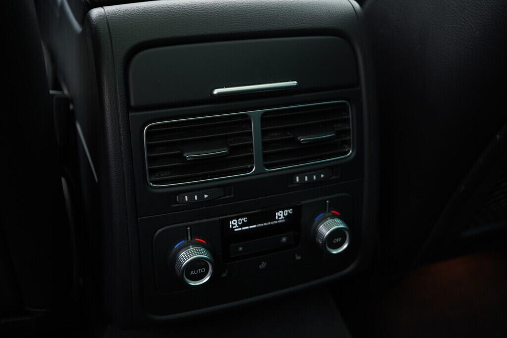 OV190V07845_32.webp_TOUAREG R-Line 3.0 TDI 193 kW automat, DPH