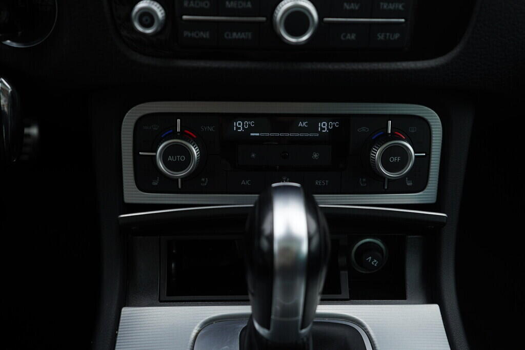 OV190V07845_40.webp_TOUAREG R-Line 3.0 TDI 193 kW automat, DPH