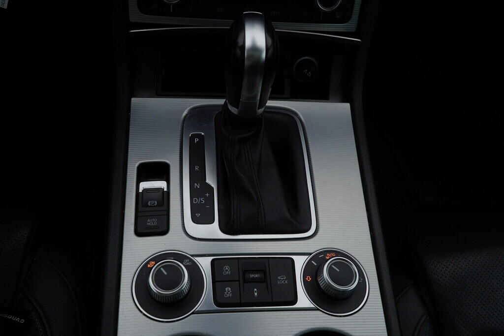 OV190V07845_41.webp_TOUAREG R-Line 3.0 TDI 193 kW automat, DPH