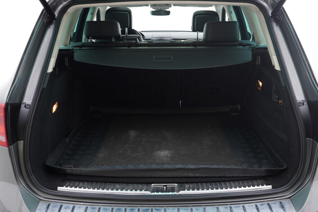 OV190V07845_44.webp_TOUAREG R-Line 3.0 TDI 193 kW automat, DPH