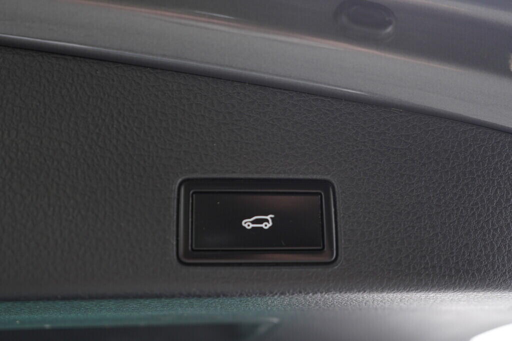 OV190V07845_45.webp_TOUAREG R-Line 3.0 TDI 193 kW automat, DPH