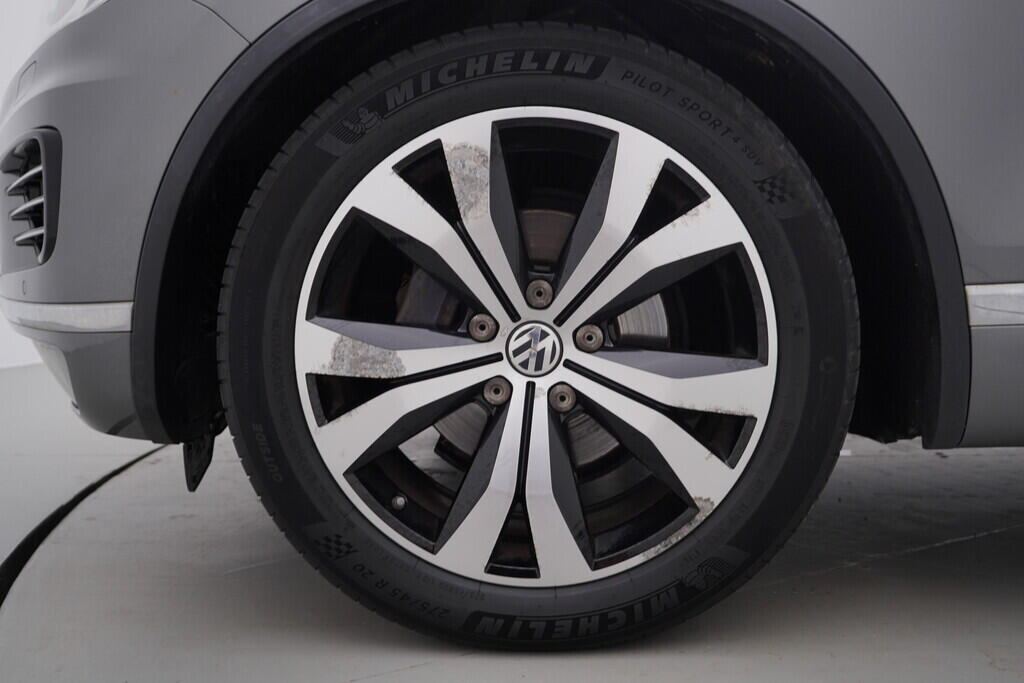 OV190V07845_48.webp_TOUAREG R-Line 3.0 TDI 193 kW automat, DPH