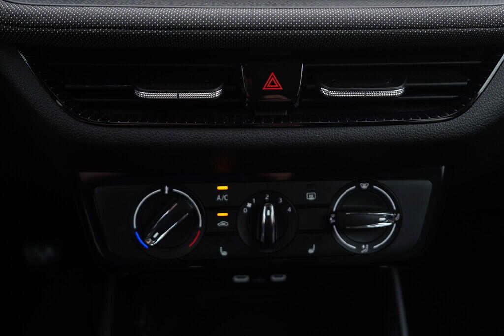 OV190V07867_32.webp_FABIA Selection 1.0 TSI 70 kW manuál, DPH