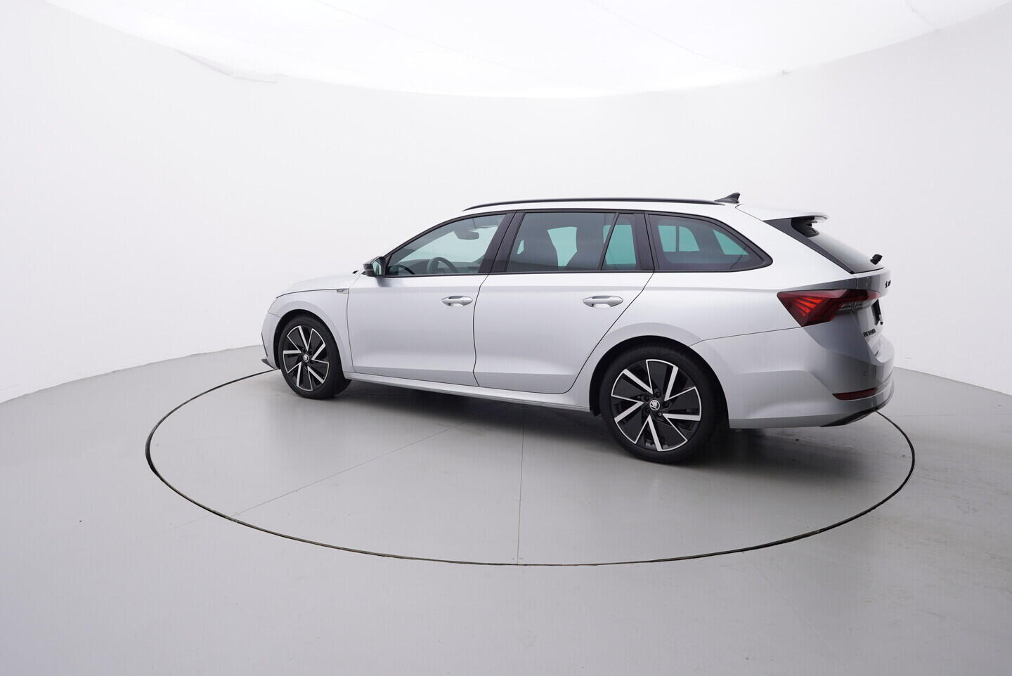 OV190V07945_12.webp_OCTAVIA SportLine 2.0 TDI 110 kW automat, DPH