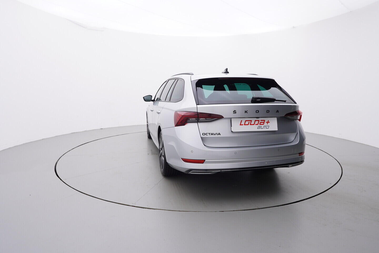 OV190V07945_13.webp_OCTAVIA SportLine 2.0 TDI 110 kW automat, DPH