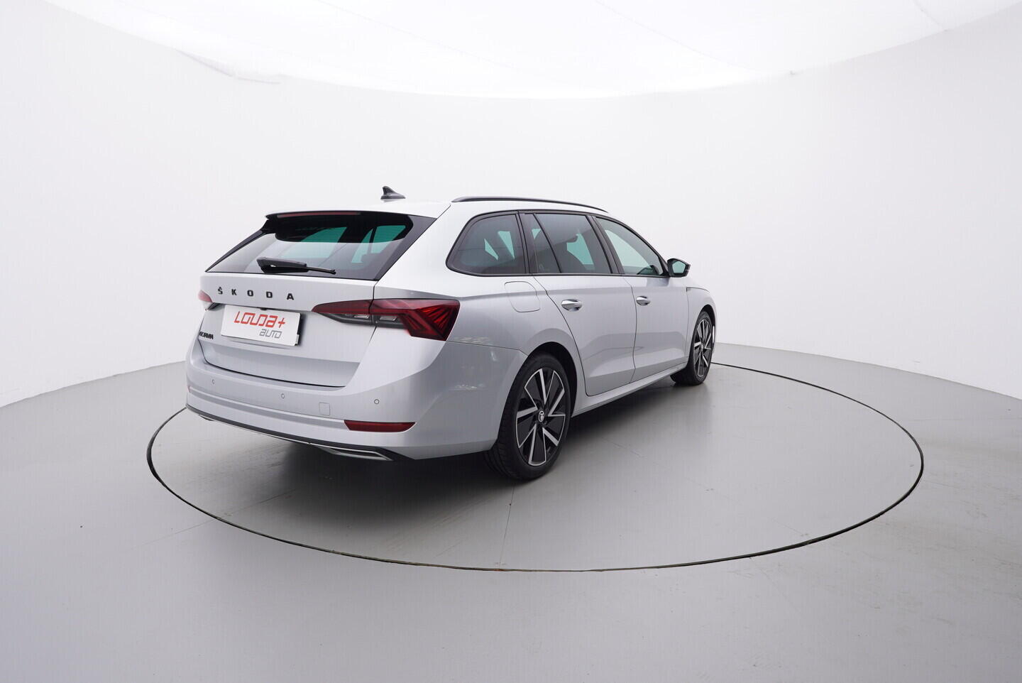 OV190V07945_14.webp_OCTAVIA SportLine 2.0 TDI 110 kW automat, DPH