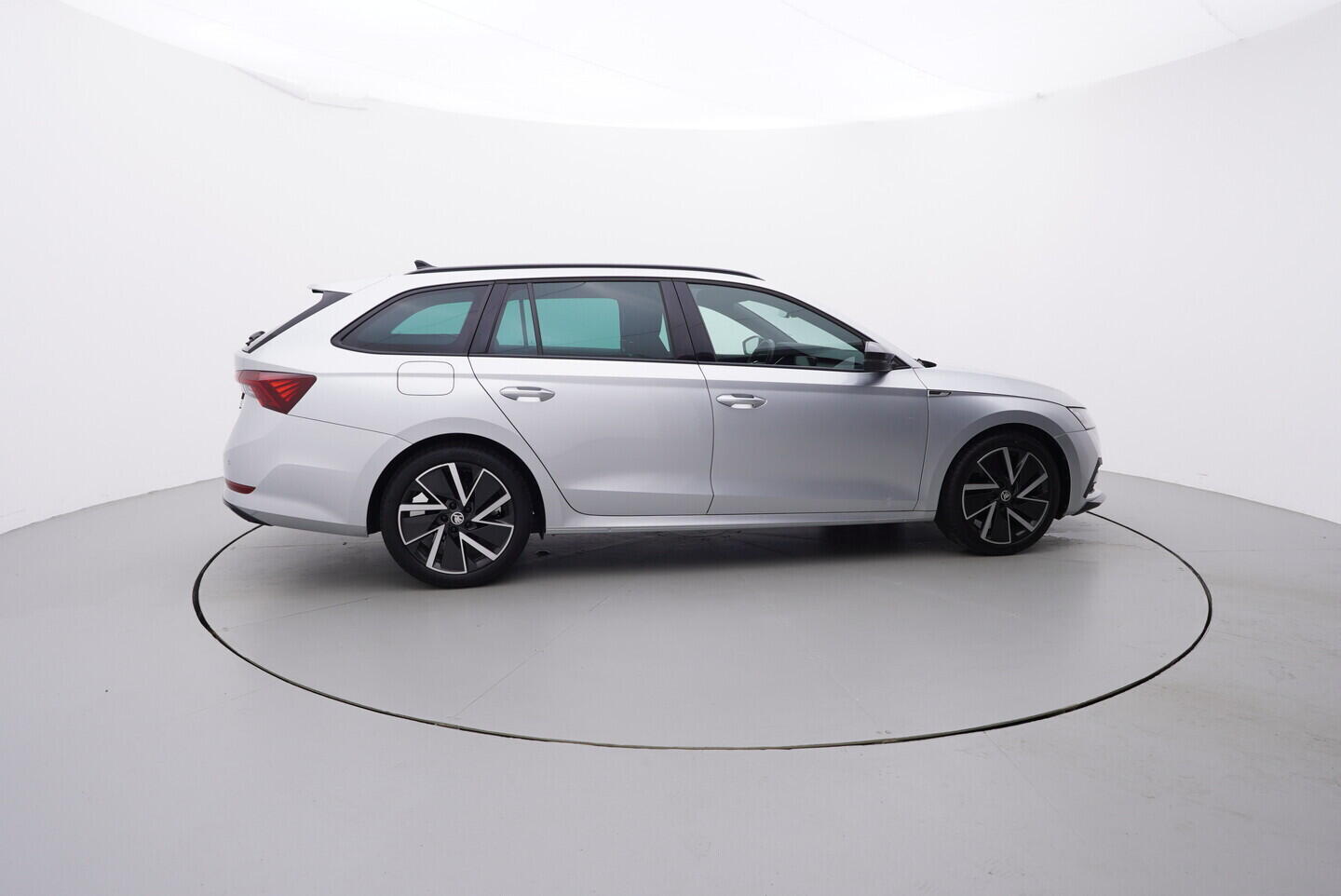 OV190V07945_15.webp_OCTAVIA SportLine 2.0 TDI 110 kW automat, DPH