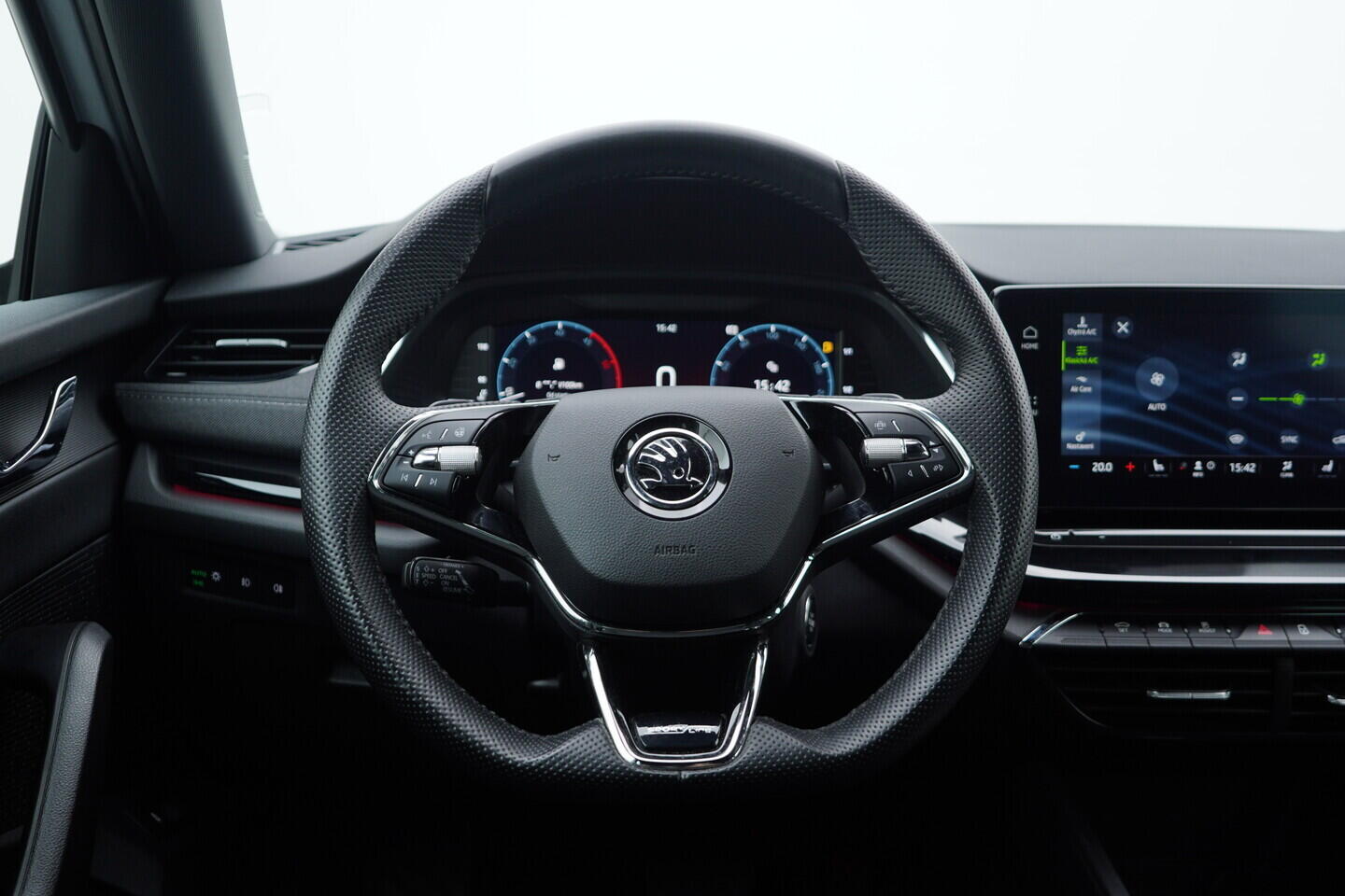 OV190V07945_27.webp_OCTAVIA SportLine 2.0 TDI 110 kW automat, DPH